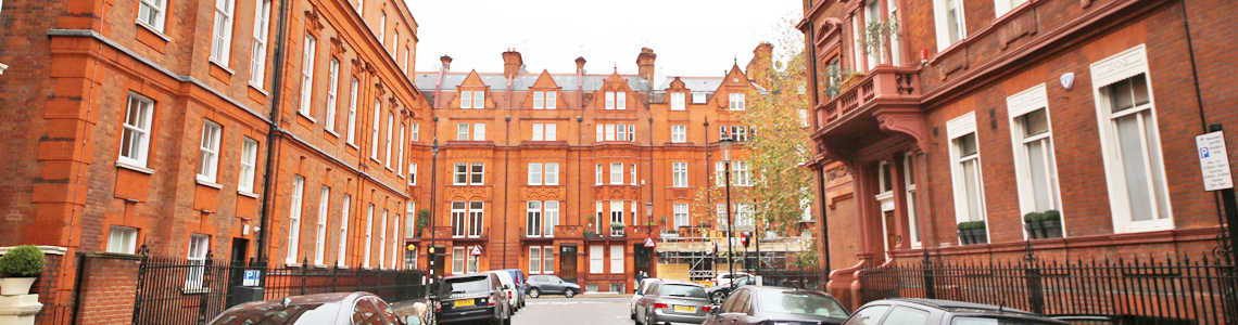 Pont Street's Victorian terrace houses in red brick.