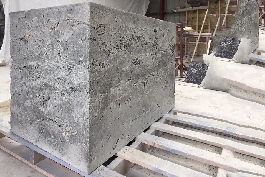 Rough-cast concrete basin