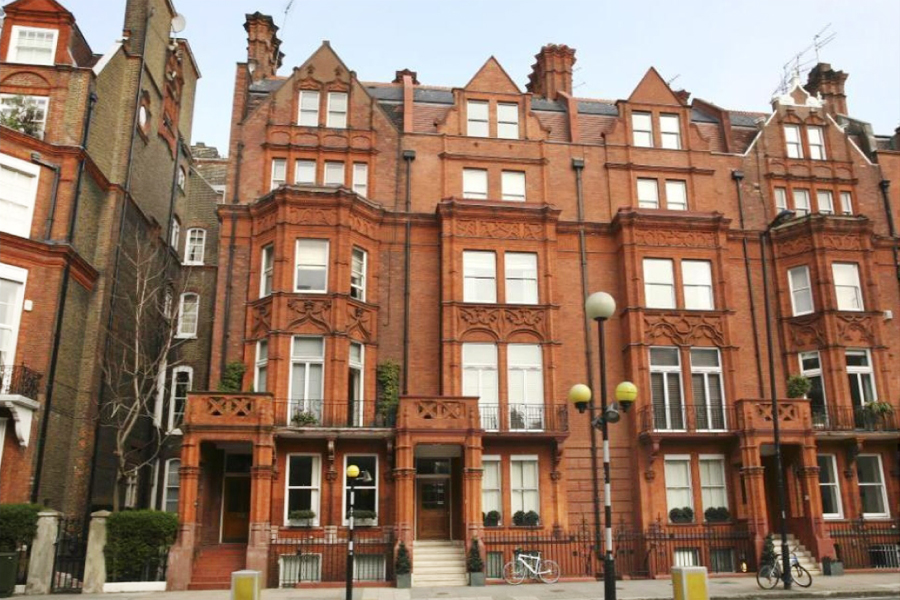 The red brick facade of Pont Street in Knightsbridge