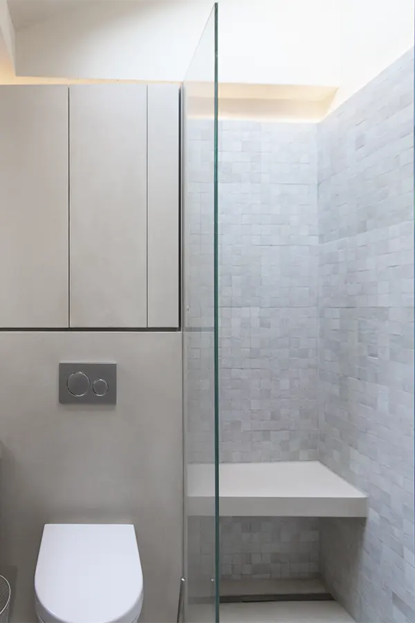 Bathroom with polished plaster and moroccan zellige tiles in shower