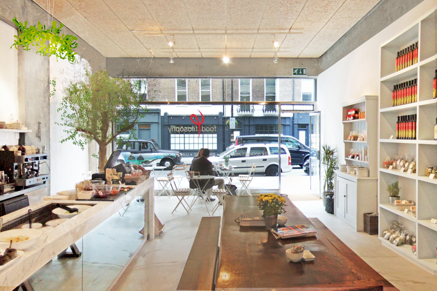 Open layout enveloped in rustic tones, natural materials and maximized daylight