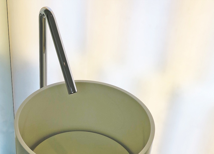 Round freestanding ceramic basin and tap