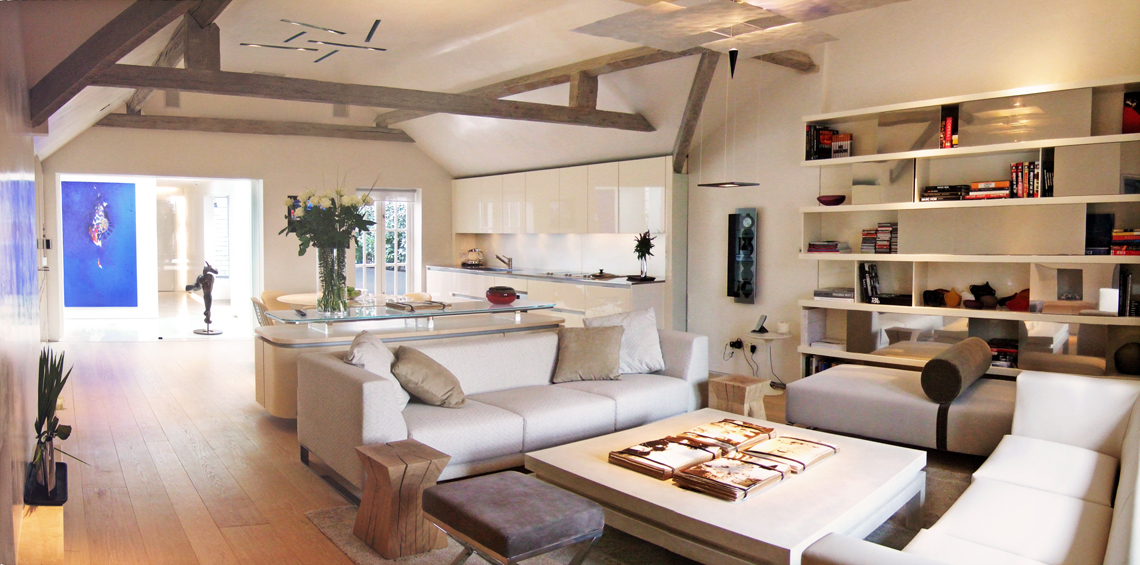 Living room and kitchen opening onto the entrance hall