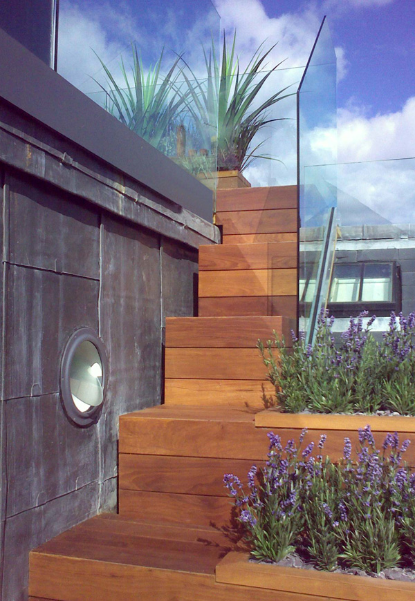 Wooden treads with embedded planters