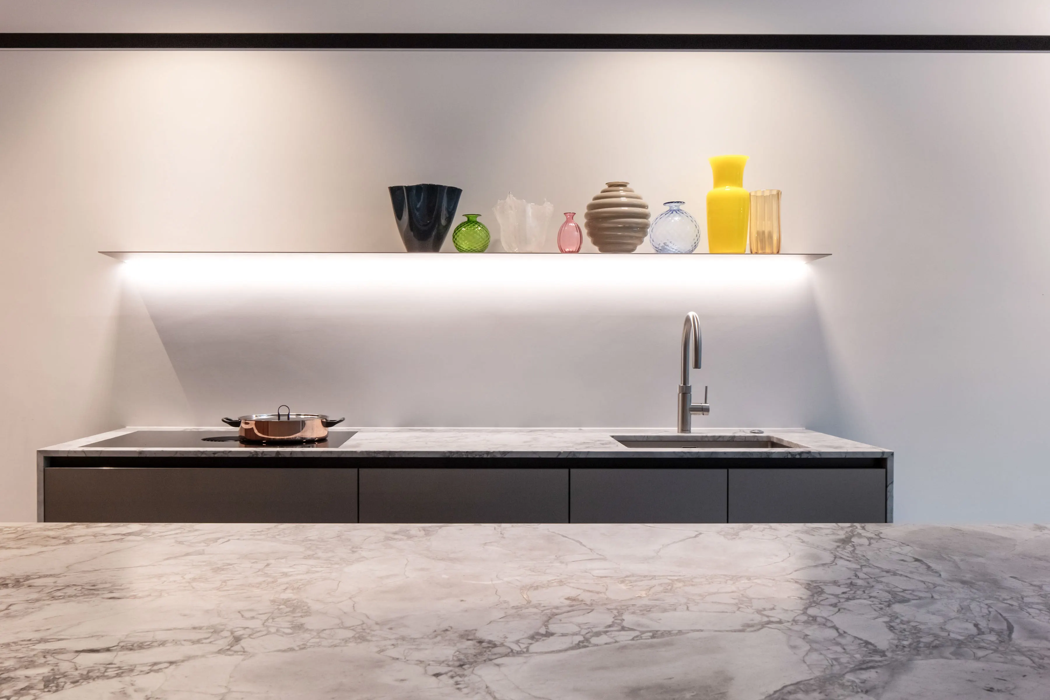 Staverton Road Oxford - kitchen detail, Calacatta marble counters with cantilevered shelf by Molteni Dada