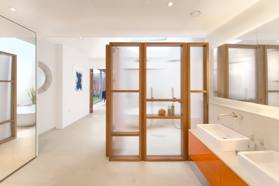 Master ensuite bathroom